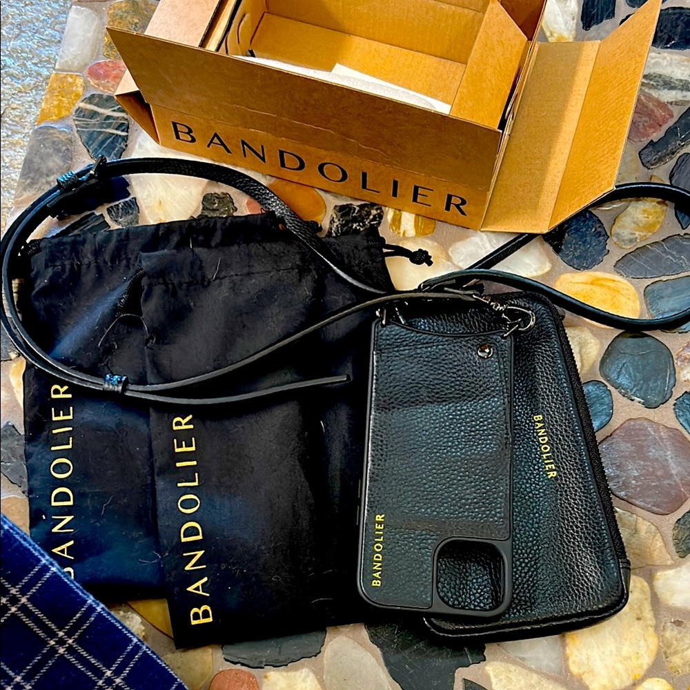 Bandolier Emma iPhone 14 case and expandable pouch. EUC… perfect for travel!